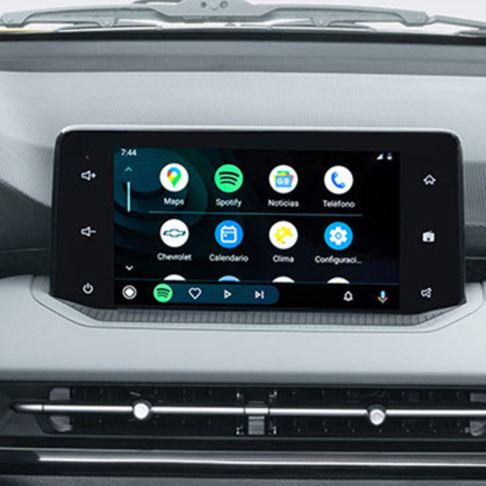 Auto tipo sedán Chevrolet Aveo 2025 con pantalla de 8 pulgadas y conectividad Smatphone integration