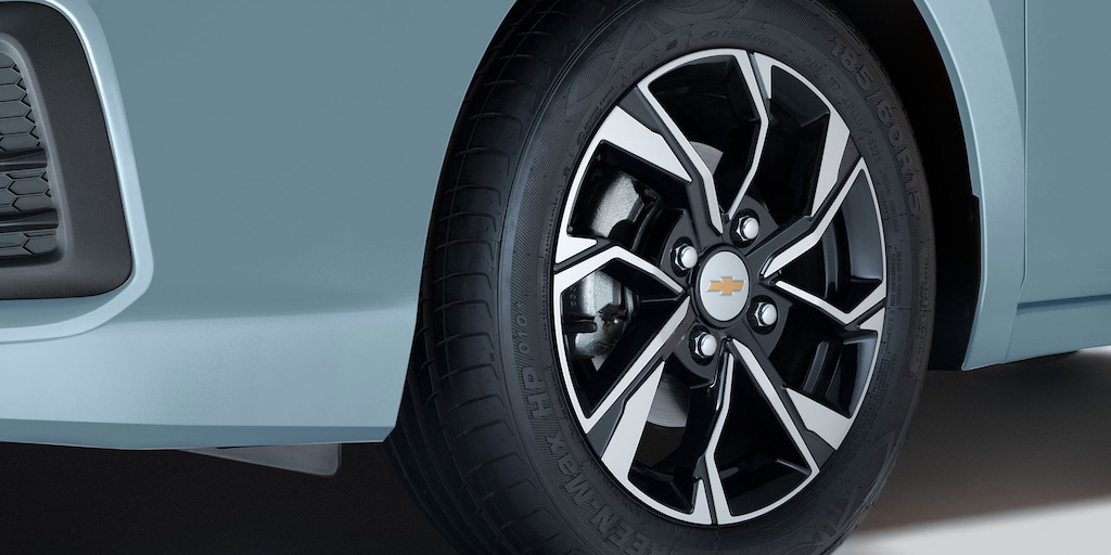 Rines de acero y aluminio disponibles para el nuevo sedán Chevrolet Aveo 2025